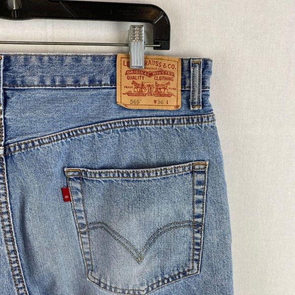 LEVI'S 569 Loose Fit Denim Shorts - Picture 10 of 11